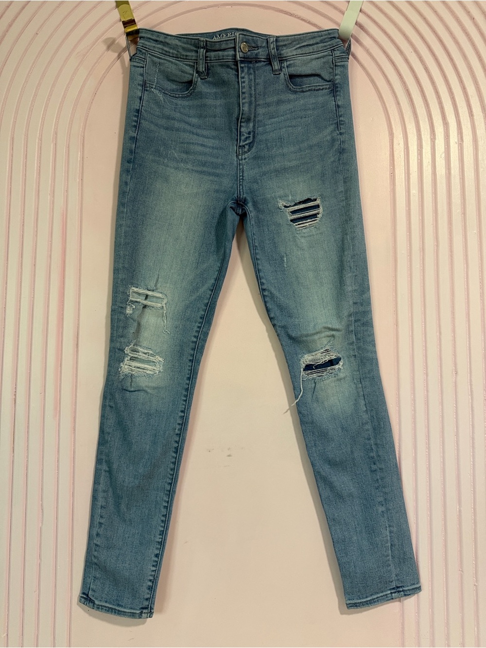 American Eagle 🦅 Light Wash Distressed Women's Jeans - Classic High-Rise Skinny